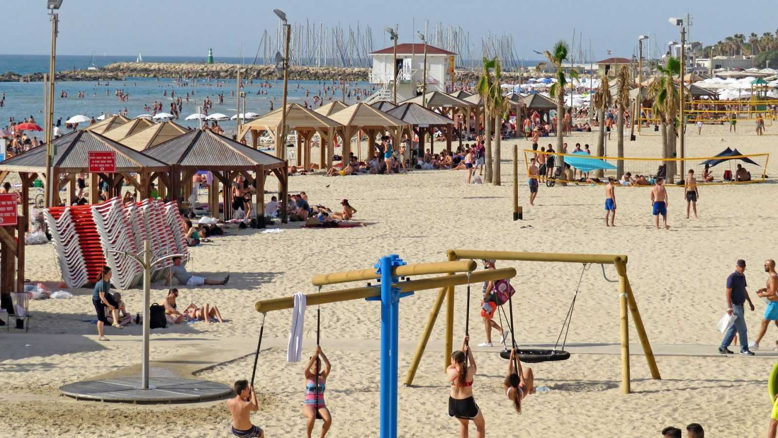 beach days for a family vacation in Israel